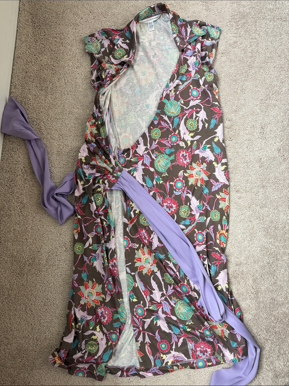 Diane von Furstenberg 100% Silk Wrap Dress - Picture 4 of 5